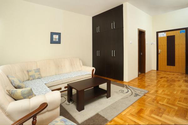 Kétszobás apartman - bejárati ajtó