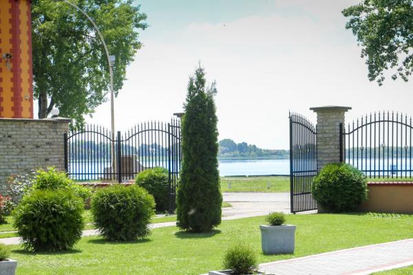 Garden - Palic Lake view