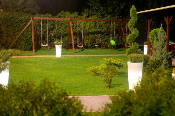 Restaurant - garden view at night