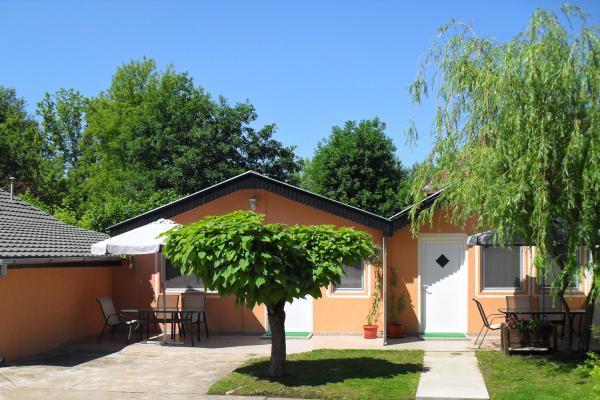 Studio - garden and entrance